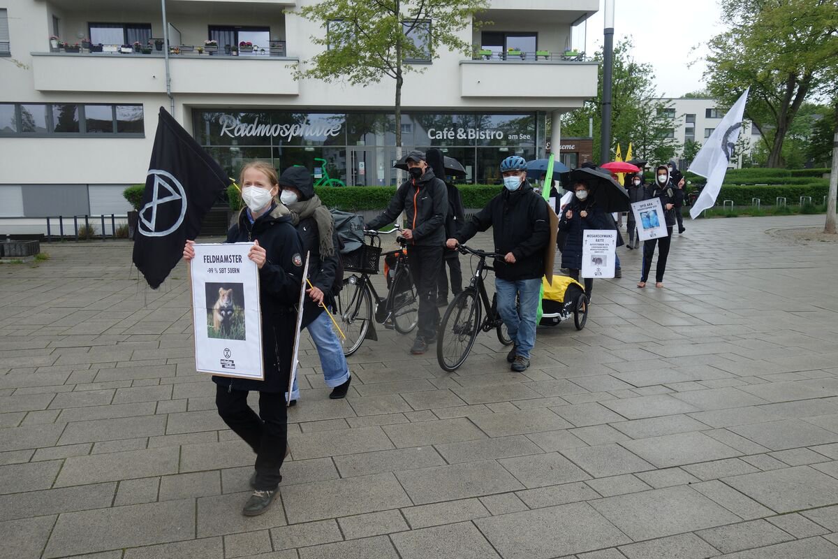 Trauermarsch zum Tag der Biodiversität